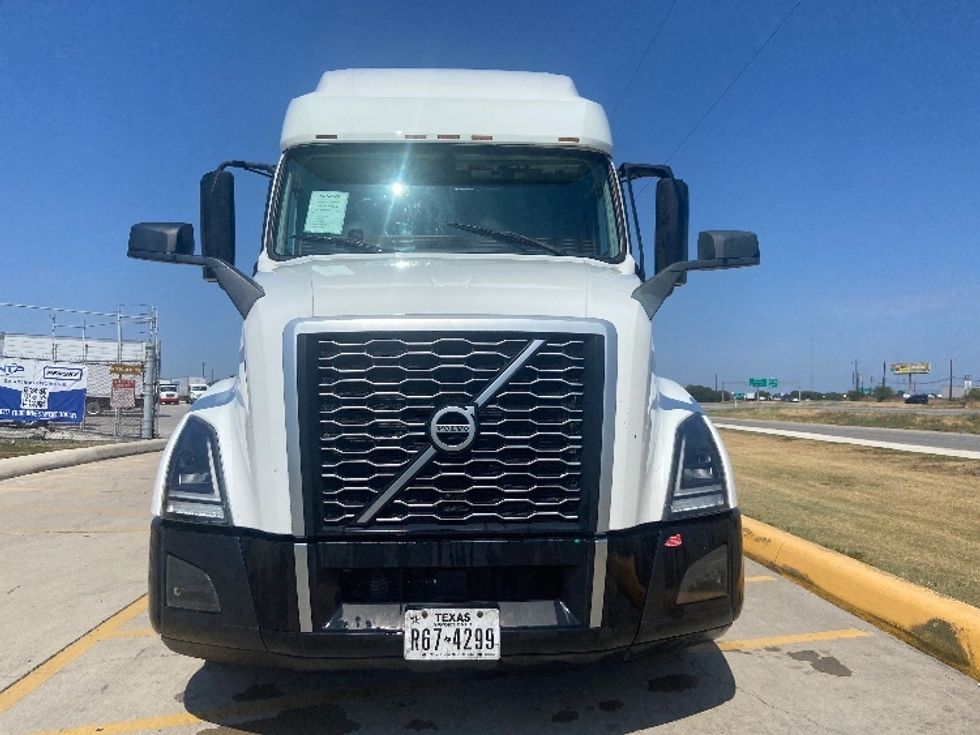 Sleeper Tractor-Heavy Duty Tractors-Volvo-2024-VNL64760-San Antonio-TX-802,573\n\t\tmiles-$ 67,250 - Image 2