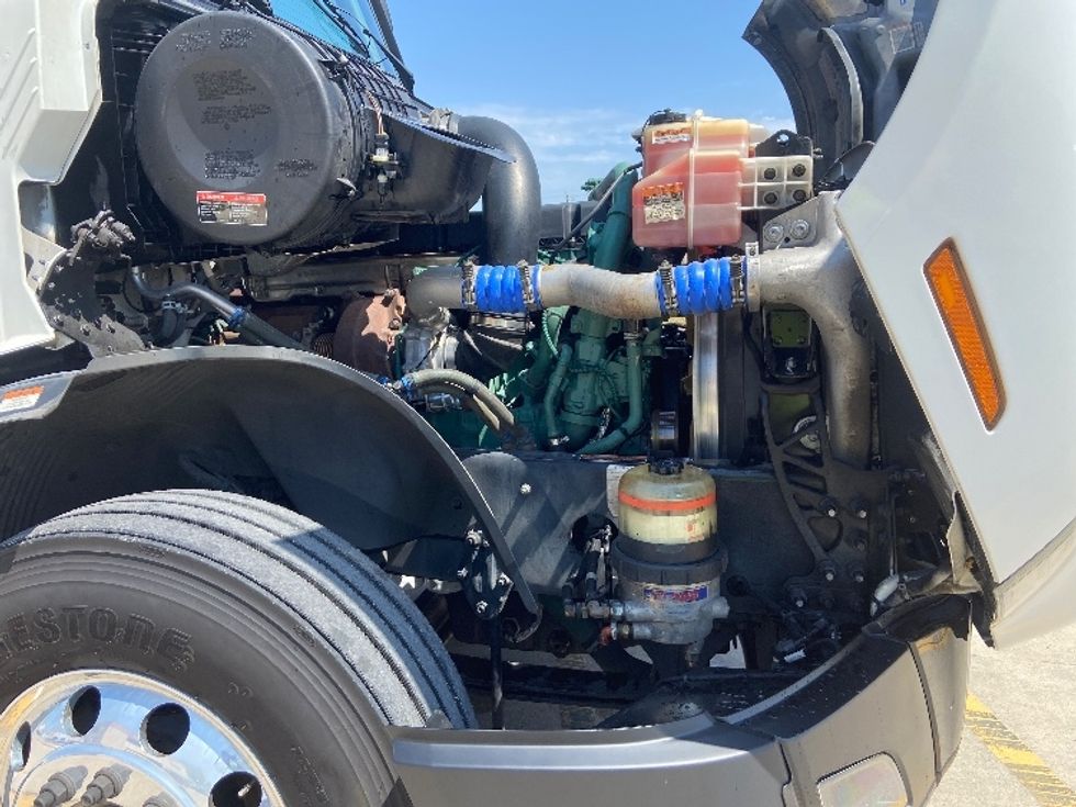 Sleeper Tractor-Heavy Duty Tractors-Volvo-2024-VNL64760-San Antonio-TX-802,573\n\t\tmiles-$ 67,250 - Image 20