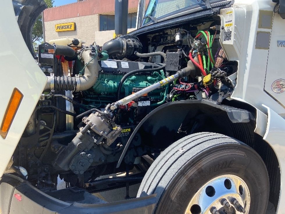 Sleeper Tractor-Heavy Duty Tractors-Volvo-2024-VNL64760-San Antonio-TX-802,573\n\t\tmiles-$ 67,250 - Image 21