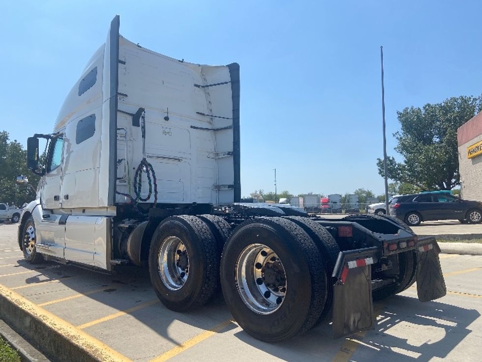 Sleeper Tractor-Heavy Duty Tractors-Volvo-2024-VNL64760-San Antonio-TX-802,573\n\t\tmiles-$ 67,250 - Image 5