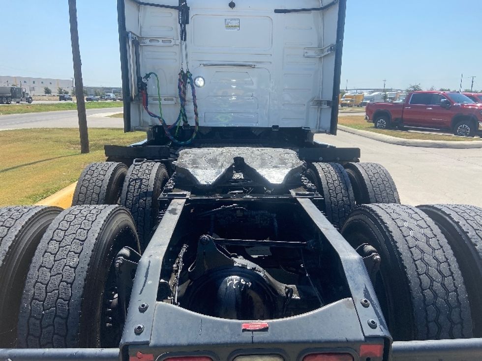 Sleeper Tractor-Heavy Duty Tractors-Volvo-2024-VNL64760-San Antonio-TX-802,573\n\t\tmiles-$ 67,250 - Image 6