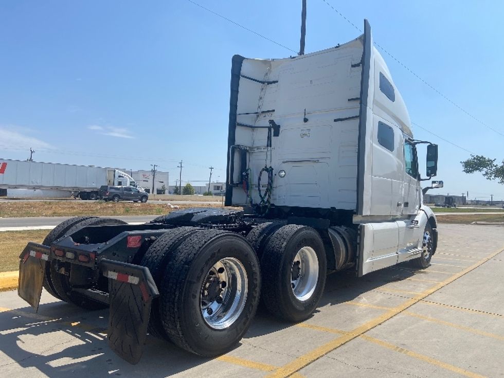 Sleeper Tractor-Heavy Duty Tractors-Volvo-2024-VNL64760-San Antonio-TX-802,573\n\t\tmiles-$ 67,250 - Image 7