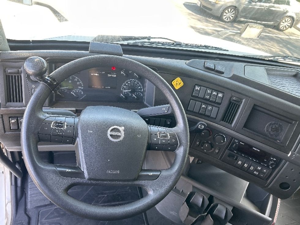 Sleeper Tractor-Heavy Duty Tractors-Volvo-2024-VNL64760-Torrance-CA-552,702\n\t\tmiles-$ 95,750 - Image 11