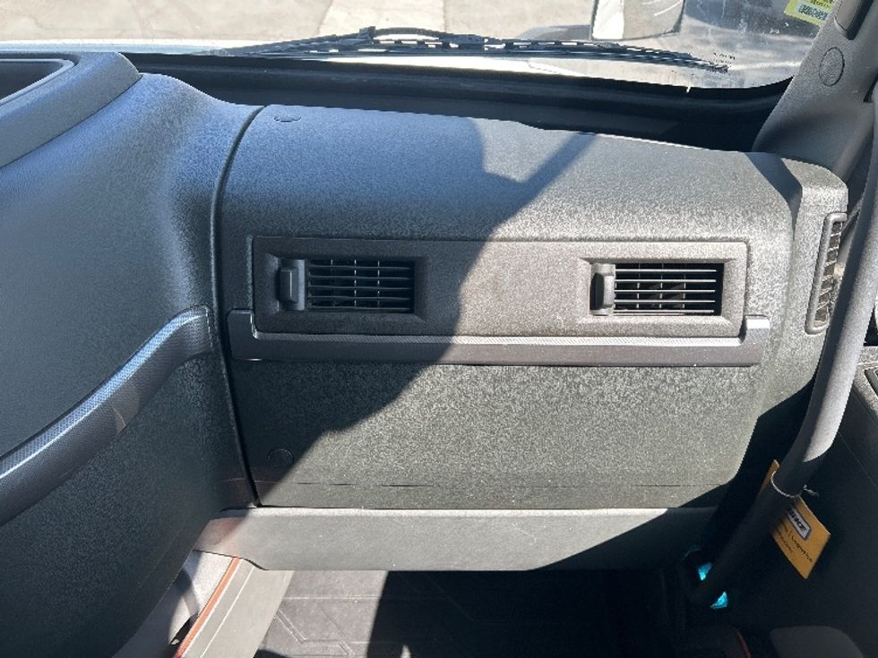 Sleeper Tractor-Heavy Duty Tractors-Volvo-2024-VNL64760-Torrance-CA-552,702\n\t\tmiles-$ 95,750 - Image 14