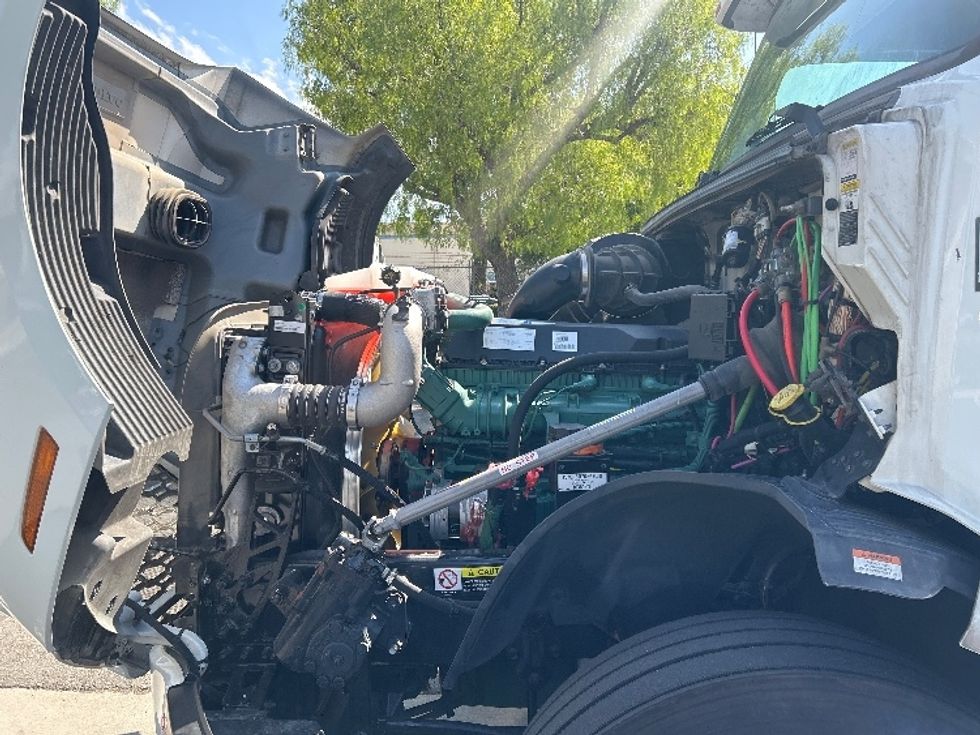 Sleeper Tractor-Heavy Duty Tractors-Volvo-2024-VNL64760-Torrance-CA-552,702\n\t\tmiles-$ 95,750 - Image 21