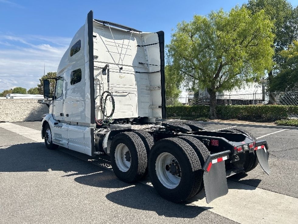 Sleeper Tractor-Heavy Duty Tractors-Volvo-2024-VNL64760-Torrance-CA-552,702\n\t\tmiles-$ 95,750 - Image 5