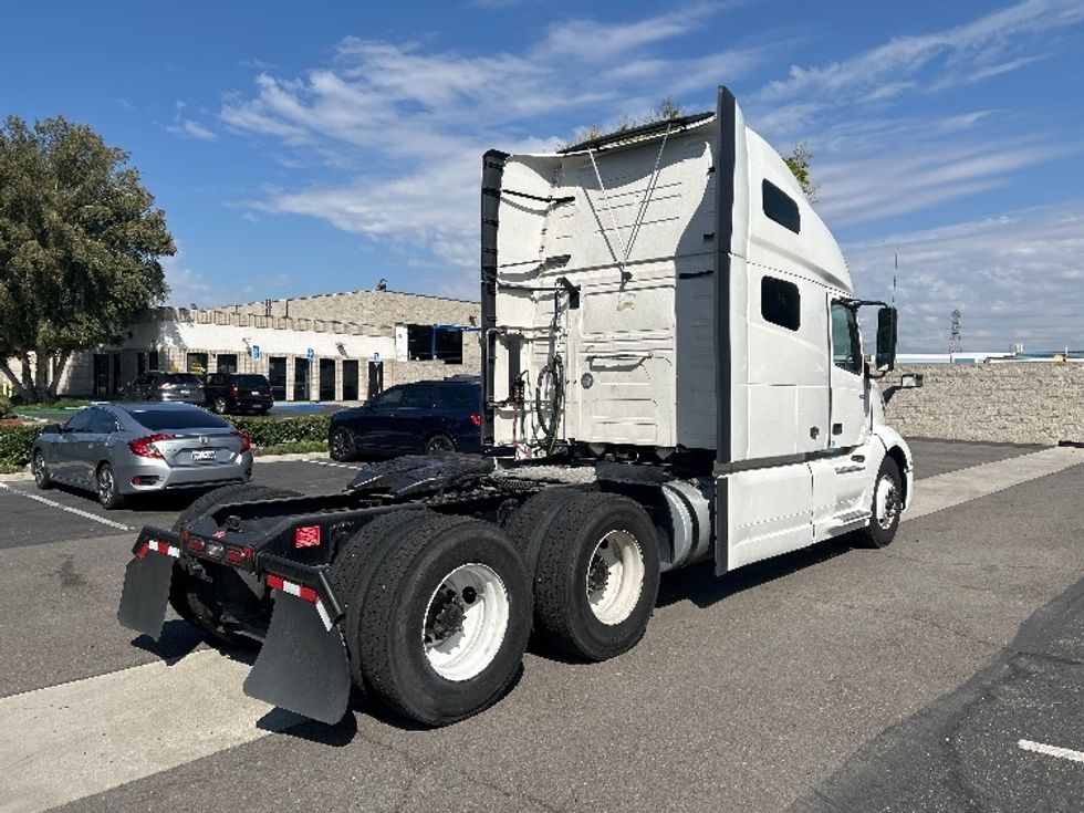 Sleeper Tractor-Heavy Duty Tractors-Volvo-2024-VNL64760-Torrance-CA-552,702\n\t\tmiles-$ 95,750 - Image 7