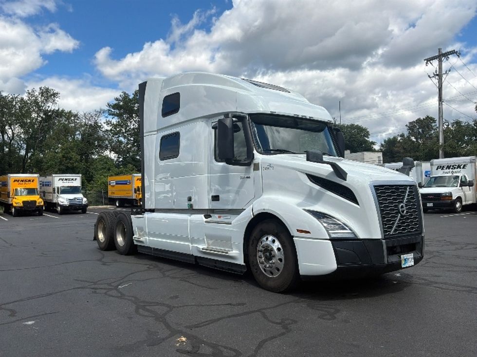 Sleeper Tractor-Heavy Duty Tractors-Volvo-2024-VNL64860-Bensalem-PA-638,370\n\t\tmiles-$ 84,250 - Image 1