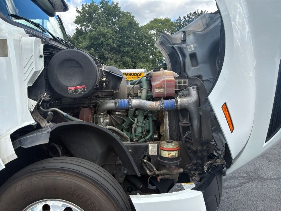 Sleeper Tractor-Heavy Duty Tractors-Volvo-2024-VNL64860-Bensalem-PA-638,370\n\t\tmiles-$ 84,250 - Image 20