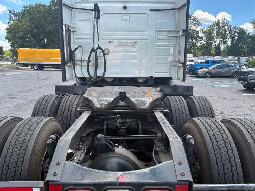 Sleeper Tractor-Heavy Duty Tractors-Volvo-2024-VNL64860-Bensalem-PA-638,370\n\t\tmiles-$ 84,250 - Image 6