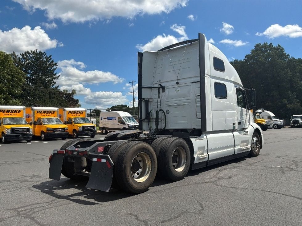 Sleeper Tractor-Heavy Duty Tractors-Volvo-2024-VNL64860-Bensalem-PA-638,370\n\t\tmiles-$ 84,250 - Image 7
