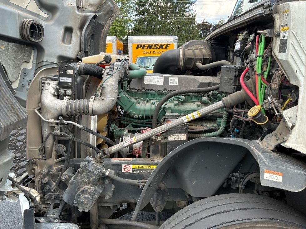 Sleeper Tractor-Heavy Duty Tractors-Volvo-2024-VNL64860-Bensalem-PA-658,554\n\t\tmiles-$ 84,000 - Image 21
