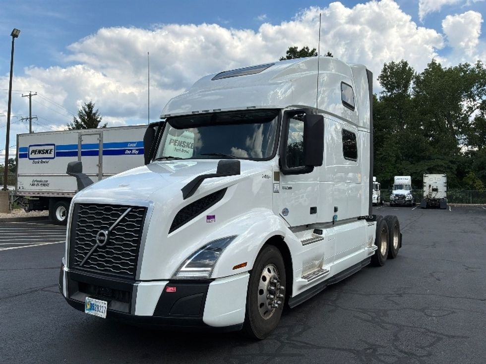 Sleeper Tractor-Heavy Duty Tractors-Volvo-2024-VNL64860-Bensalem-PA-658,554\n\t\tmiles-$ 84,000 - Image 3