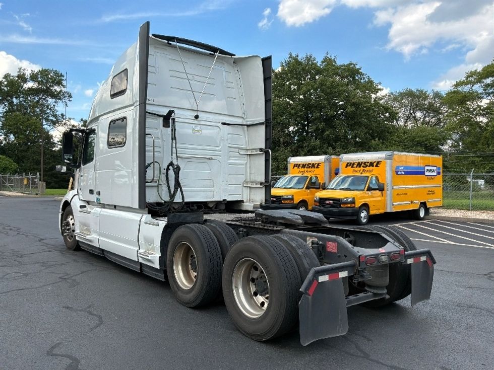 Sleeper Tractor-Heavy Duty Tractors-Volvo-2024-VNL64860-Bensalem-PA-658,554\n\t\tmiles-$ 84,000 - Image 5