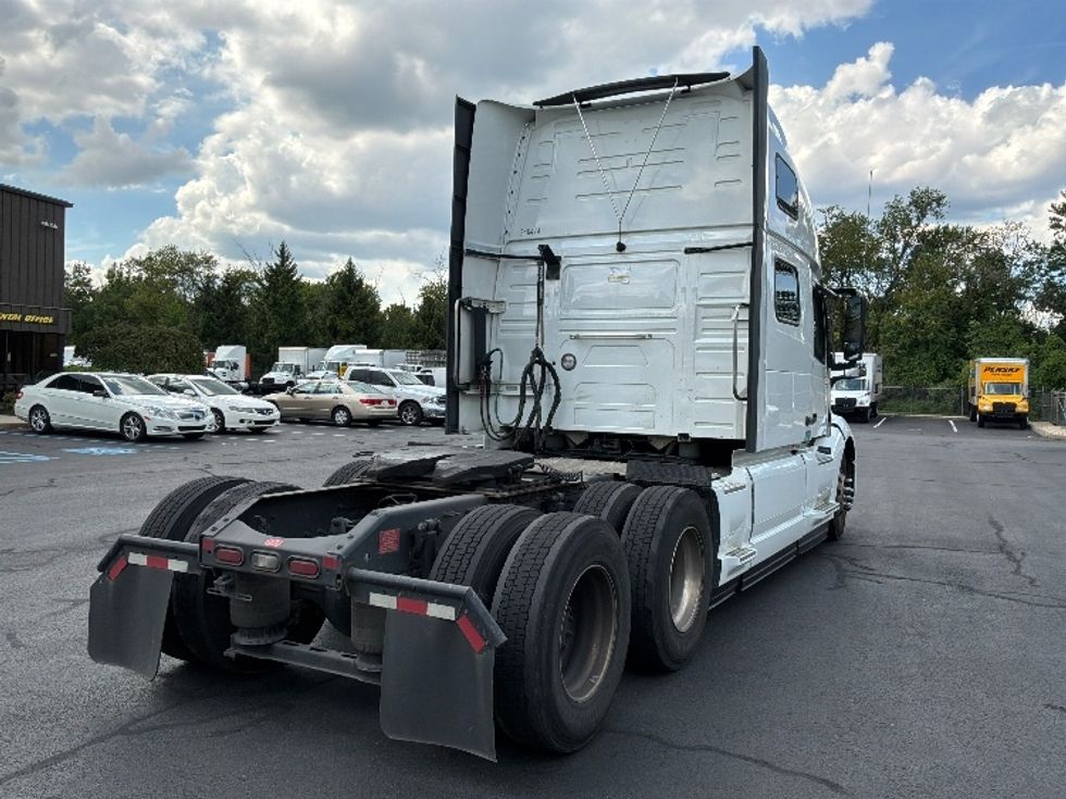 Sleeper Tractor-Heavy Duty Tractors-Volvo-2024-VNL64860-Bensalem-PA-658,554\n\t\tmiles-$ 84,000 - Image 7