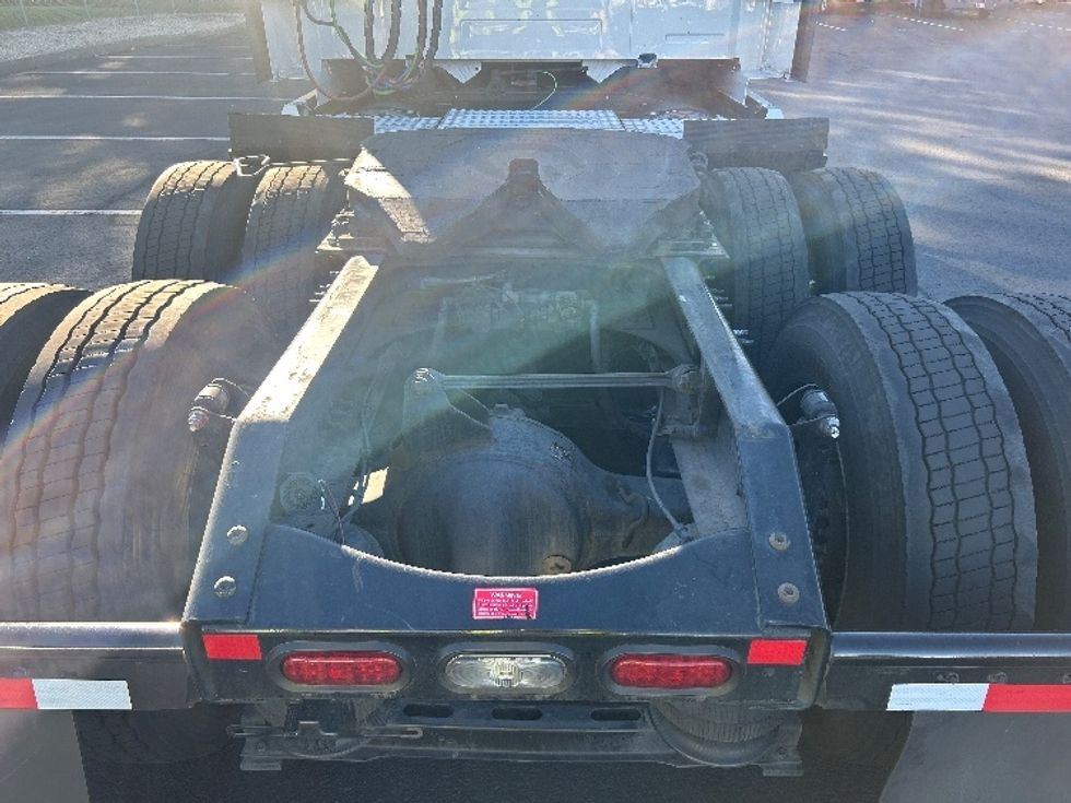 Sleeper Tractor-Heavy Duty Tractors-Volvo-2024-VNL64860-Bensalem-PA-697,041\n\t\tmiles-$ 82,750 - Image 6
