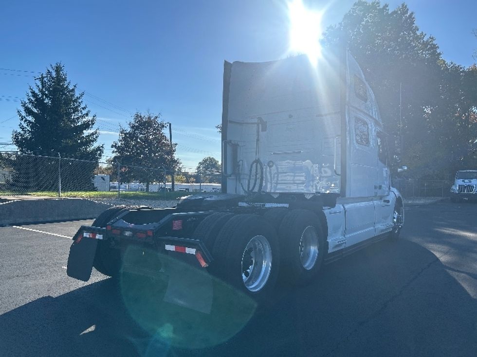 Sleeper Tractor-Heavy Duty Tractors-Volvo-2024-VNL64860-Bensalem-PA-697,041\n\t\tmiles-$ 82,750 - Image 7