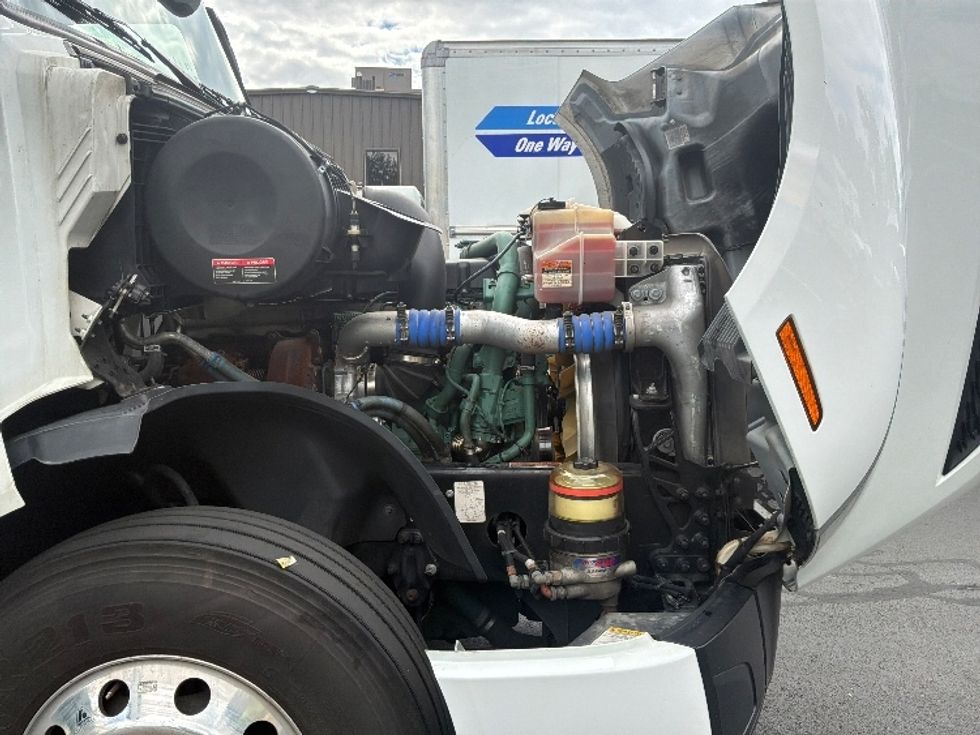 Sleeper Tractor-Heavy Duty Tractors-Volvo-2024-VNL64860-Bensalem-PA-729,000\n\t\tmiles-$ 75,000 - Image 19