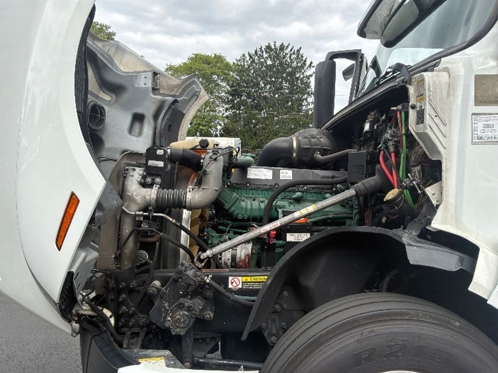 Sleeper Tractor-Heavy Duty Tractors-Volvo-2024-VNL64860-Bensalem-PA-729,000\n\t\tmiles-$ 75,000 - Image 20