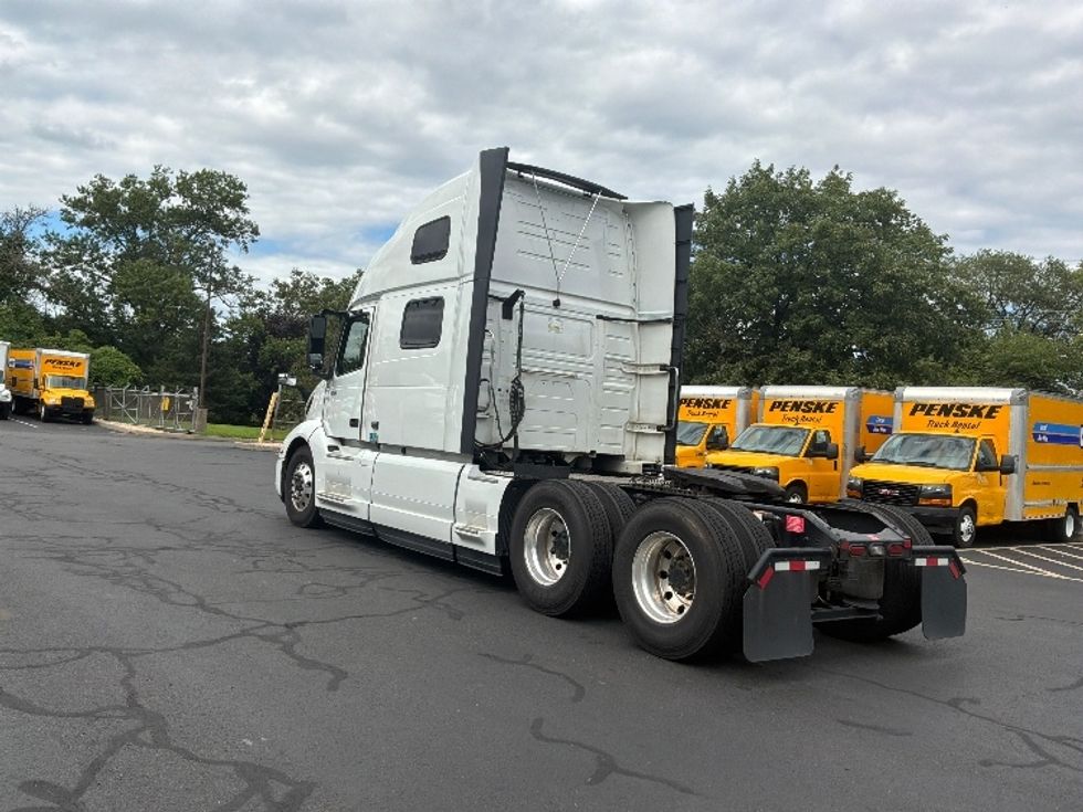 Sleeper Tractor-Heavy Duty Tractors-Volvo-2024-VNL64860-Bensalem-PA-729,000\n\t\tmiles-$ 75,000 - Image 5
