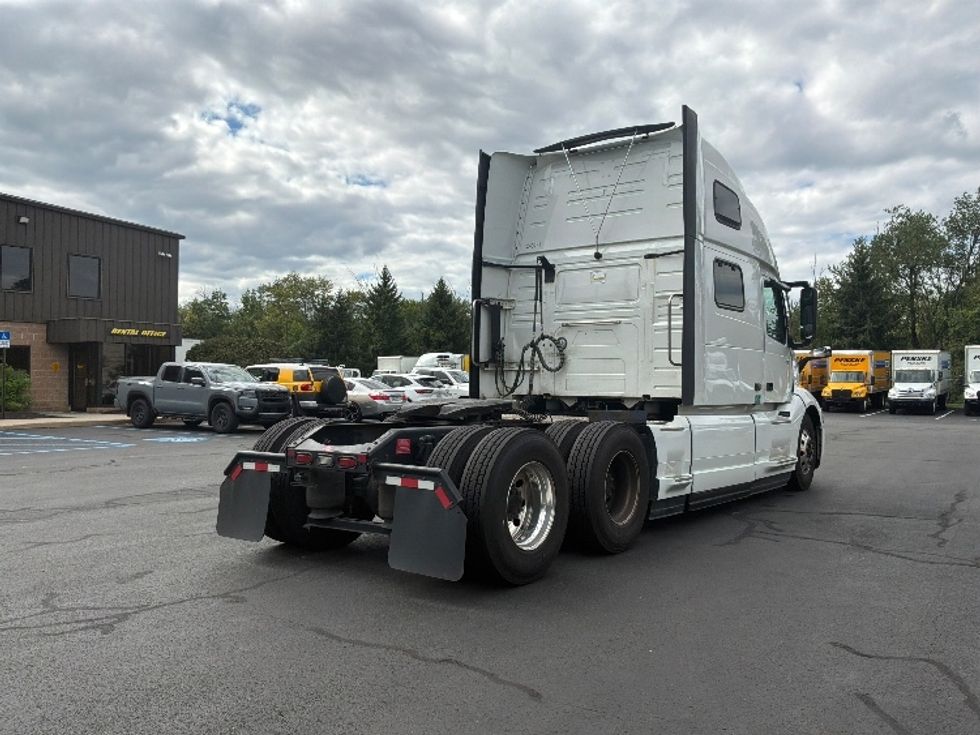 Sleeper Tractor-Heavy Duty Tractors-Volvo-2024-VNL64860-Bensalem-PA-729,000\n\t\tmiles-$ 75,000 - Image 7