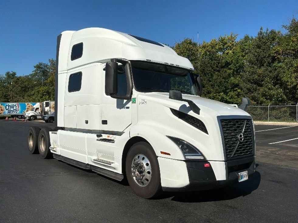 Sleeper Tractor-Heavy Duty Tractors-Volvo-2024-VNL64860-Bensalem-PA-769,743\n\t\tmiles-$ 75,000 - Image 1