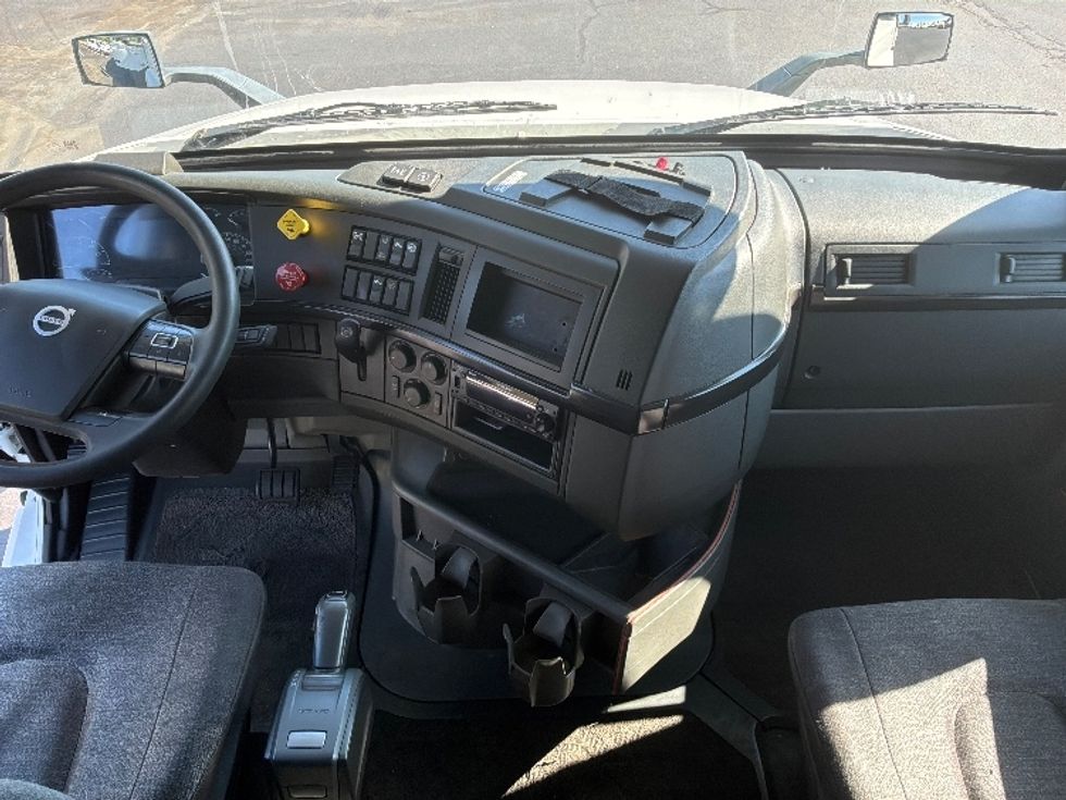 Sleeper Tractor-Heavy Duty Tractors-Volvo-2024-VNL64860-Bensalem-PA-769,743\n\t\tmiles-$ 75,000 - Image 12