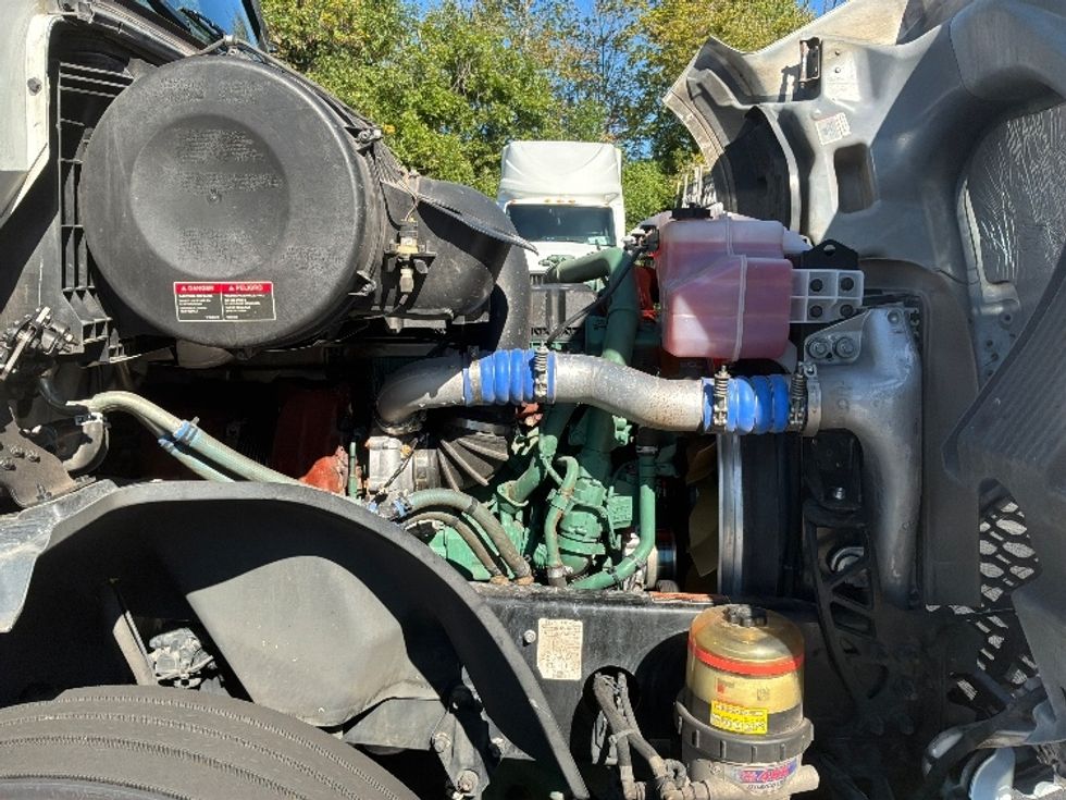 Sleeper Tractor-Heavy Duty Tractors-Volvo-2024-VNL64860-Bensalem-PA-769,743\n\t\tmiles-$ 75,000 - Image 20