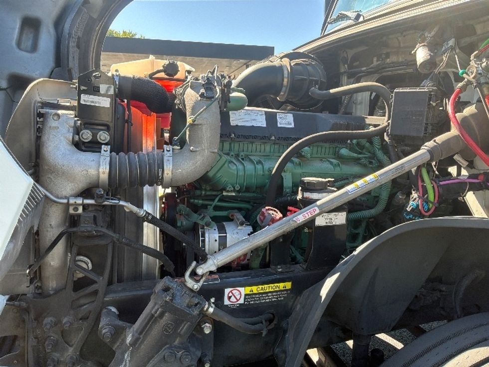 Sleeper Tractor-Heavy Duty Tractors-Volvo-2024-VNL64860-Bensalem-PA-769,743\n\t\tmiles-$ 75,000 - Image 21