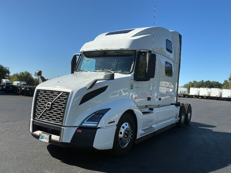 Sleeper Tractor-Heavy Duty Tractors-Volvo-2024-VNL64860-Bensalem-PA-769,743\n\t\tmiles-$ 75,000 - Image 3