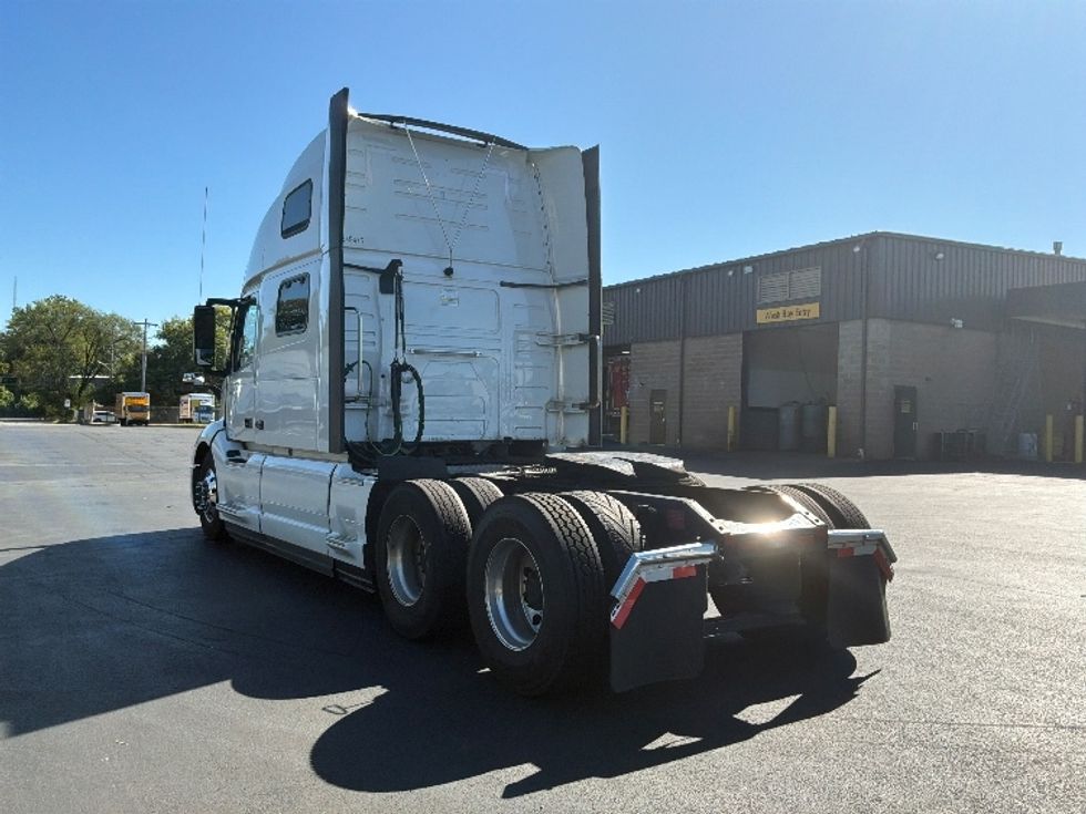 Sleeper Tractor-Heavy Duty Tractors-Volvo-2024-VNL64860-Bensalem-PA-769,743\n\t\tmiles-$ 75,000 - Image 5