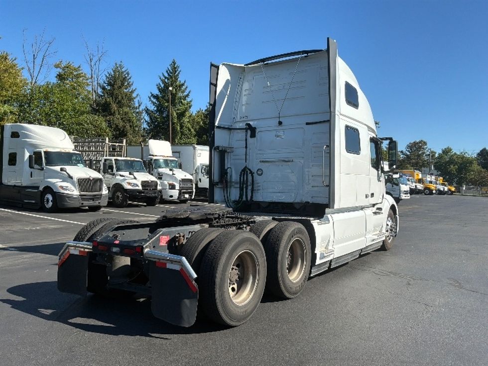 Sleeper Tractor-Heavy Duty Tractors-Volvo-2024-VNL64860-Bensalem-PA-769,743\n\t\tmiles-$ 75,000 - Image 7