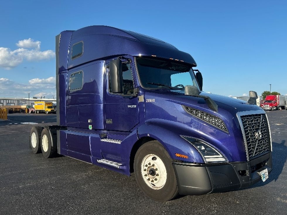 Sleeper Tractor-Heavy Duty Tractors-Volvo-2024-VNL64860-Fort Smith-AR-314,964\n\t\tmiles-$ 127,500 - Image 1