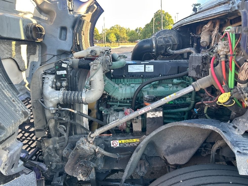Sleeper Tractor-Heavy Duty Tractors-Volvo-2024-VNL64860-Fort Smith-AR-314,964\n\t\tmiles-$ 127,500 - Image 21