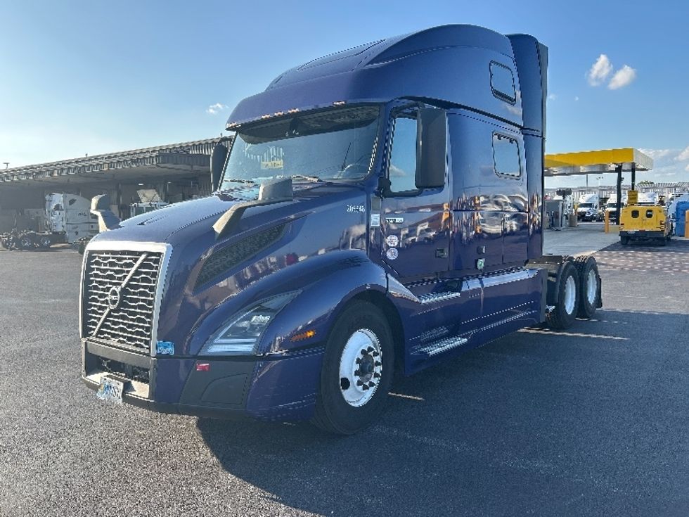 Sleeper Tractor-Heavy Duty Tractors-Volvo-2024-VNL64860-Fort Smith-AR-314,964\n\t\tmiles-$ 127,500 - Image 3