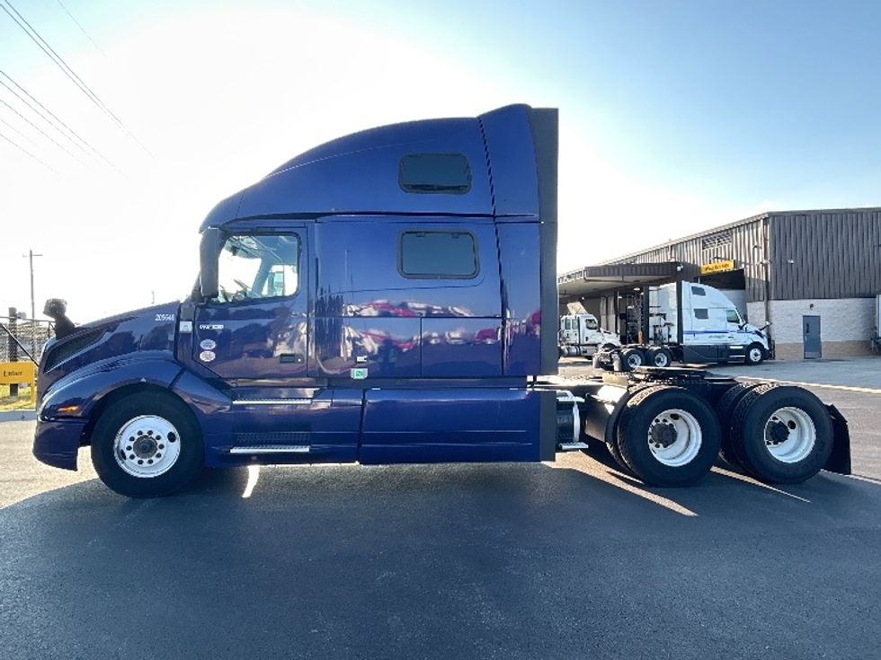 Sleeper Tractor-Heavy Duty Tractors-Volvo-2024-VNL64860-Fort Smith-AR-314,964\n\t\tmiles-$ 127,500 - Image 4