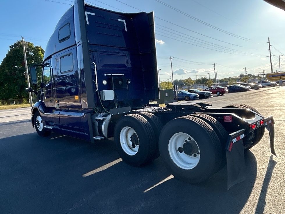 Sleeper Tractor-Heavy Duty Tractors-Volvo-2024-VNL64860-Fort Smith-AR-314,964\n\t\tmiles-$ 127,500 - Image 5