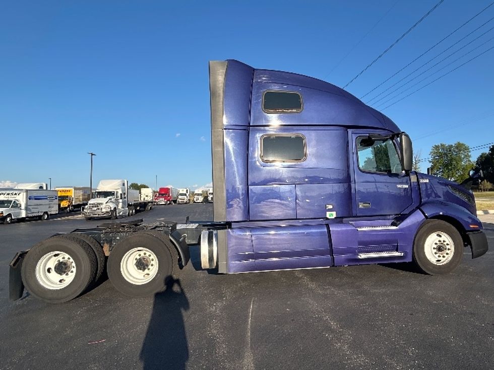 Sleeper Tractor-Heavy Duty Tractors-Volvo-2024-VNL64860-Fort Smith-AR-314,964\n\t\tmiles-$ 127,500 - Image 8