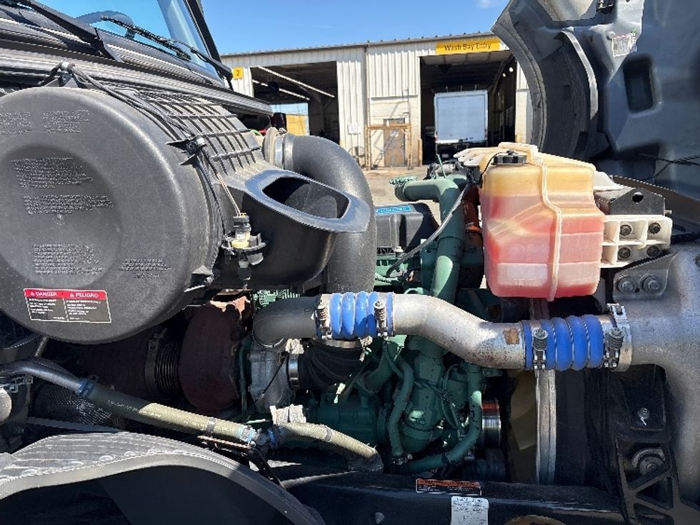 Sleeper Tractor-Heavy Duty Tractors-Volvo-2024-VNL64860-Greensboro-NC-509,646\n\t\tmiles-$ 106,500 - Image 20