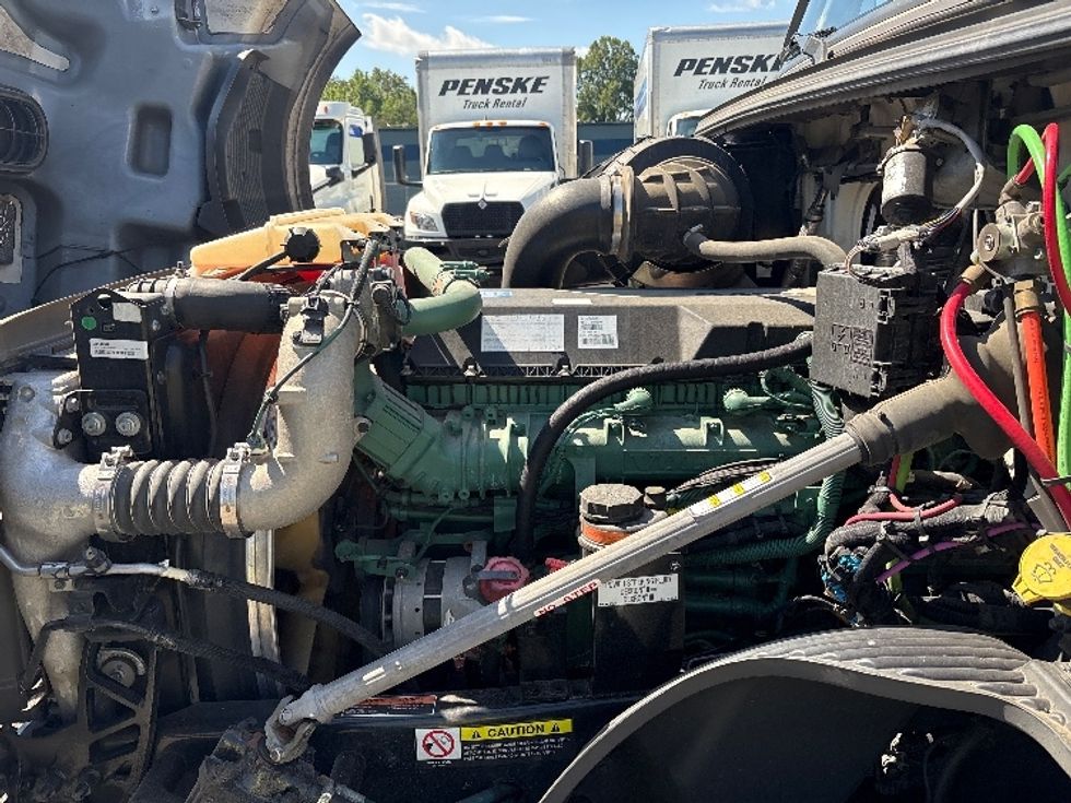 Sleeper Tractor-Heavy Duty Tractors-Volvo-2024-VNL64860-Greensboro-NC-509,646\n\t\tmiles-$ 106,500 - Image 21