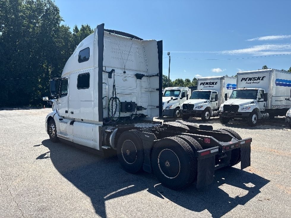 Sleeper Tractor-Heavy Duty Tractors-Volvo-2024-VNL64860-Greensboro-NC-509,646\n\t\tmiles-$ 106,500 - Image 5