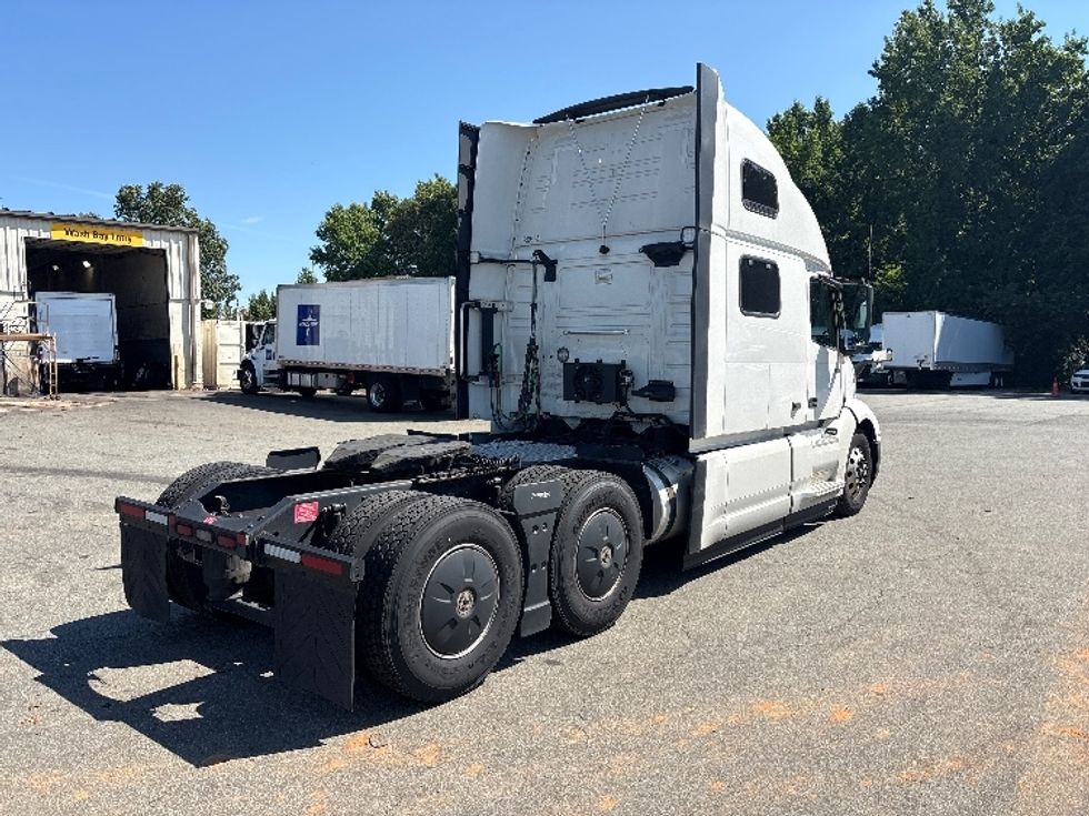 Sleeper Tractor-Heavy Duty Tractors-Volvo-2024-VNL64860-Greensboro-NC-509,646\n\t\tmiles-$ 106,500 - Image 7