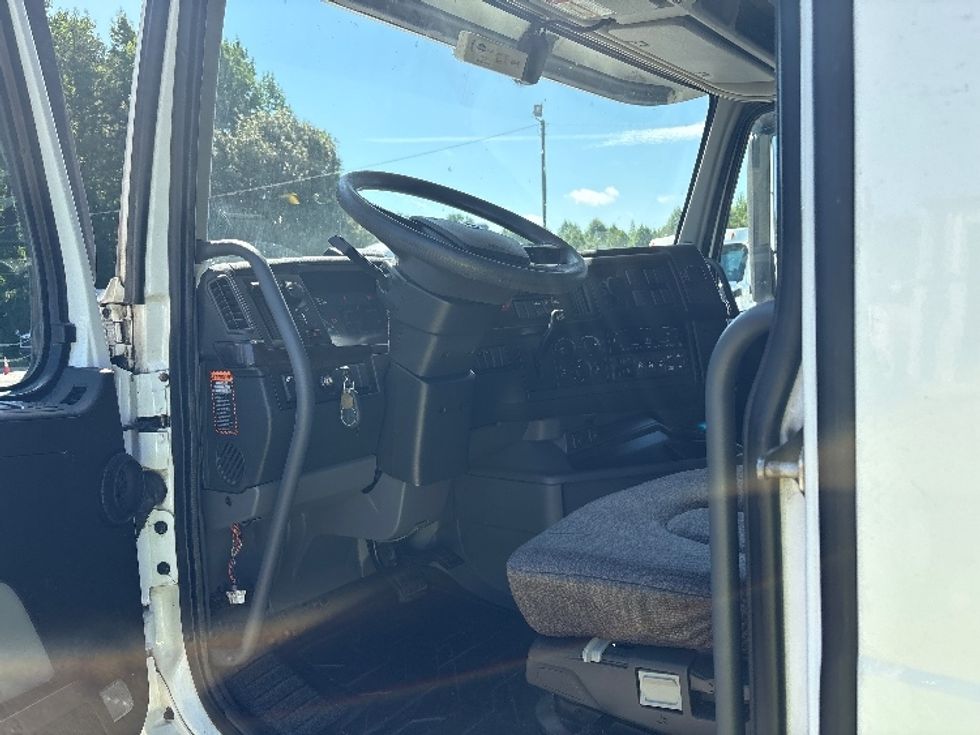 Sleeper Tractor-Heavy Duty Tractors-Volvo-2024-VNL64860-Greensboro-NC-509,646\n\t\tmiles-$ 106,500 - Image 9
