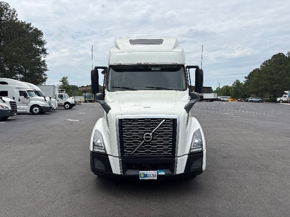 Sleeper Tractor-Heavy Duty Tractors-Volvo-2024-VNL64860-Greensboro-NC-556,189\n\t\tmiles-$ 92,250 - Image 2