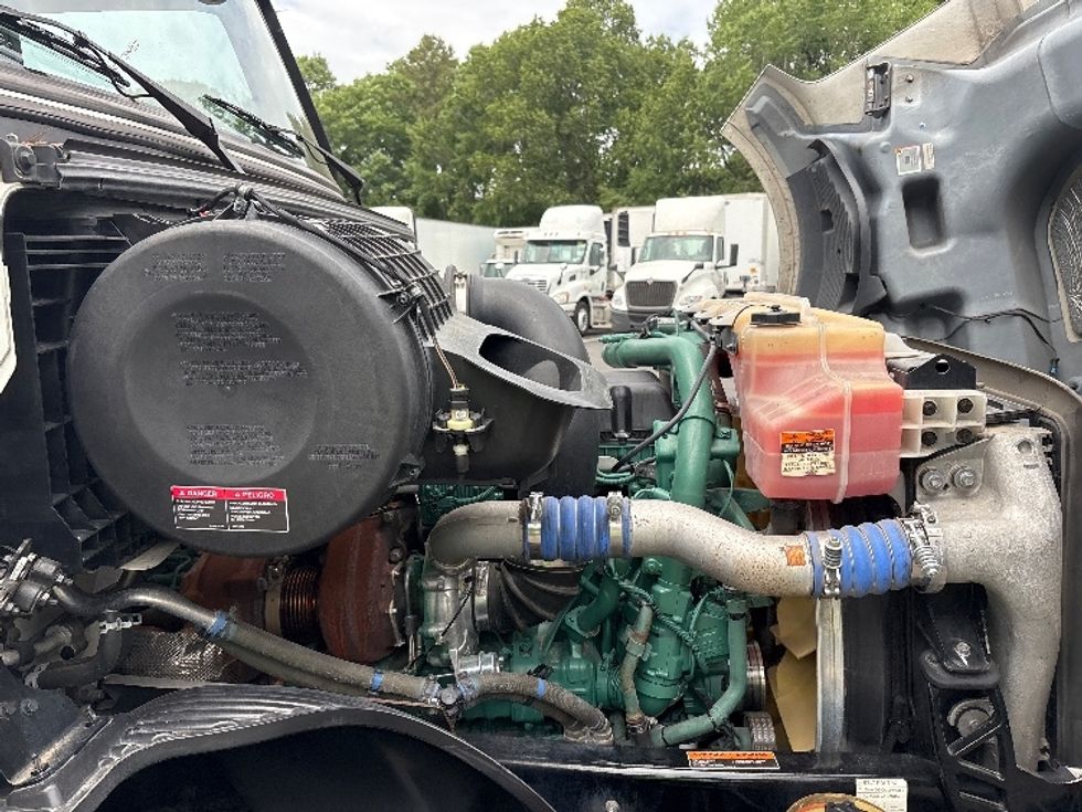 Sleeper Tractor-Heavy Duty Tractors-Volvo-2024-VNL64860-Greensboro-NC-556,189\n\t\tmiles-$ 92,250 - Image 20