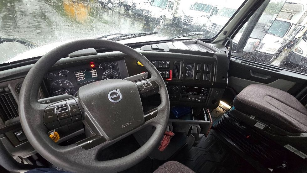 Sleeper Tractor-Heavy Duty Tractors-Volvo-2024-VNL64860-Greensboro-NC-579,060\n\t\tmiles-$ 90,250 - Image 11