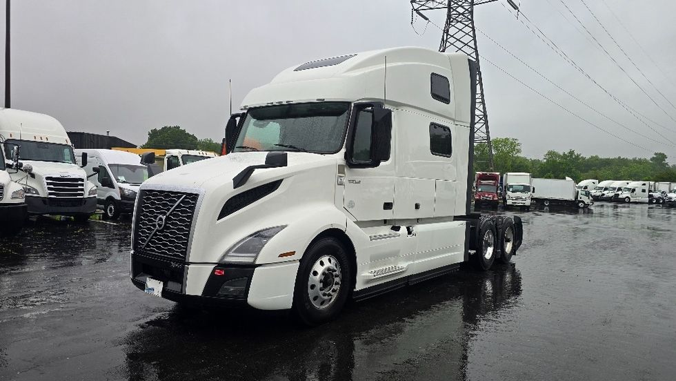 Sleeper Tractor-Heavy Duty Tractors-Volvo-2024-VNL64860-Greensboro-NC-579,060\n\t\tmiles-$ 90,250 - Image 3