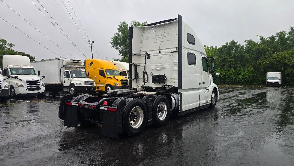 Sleeper Tractor-Heavy Duty Tractors-Volvo-2024-VNL64860-Greensboro-NC-579,060\n\t\tmiles-$ 90,250 - Image 7