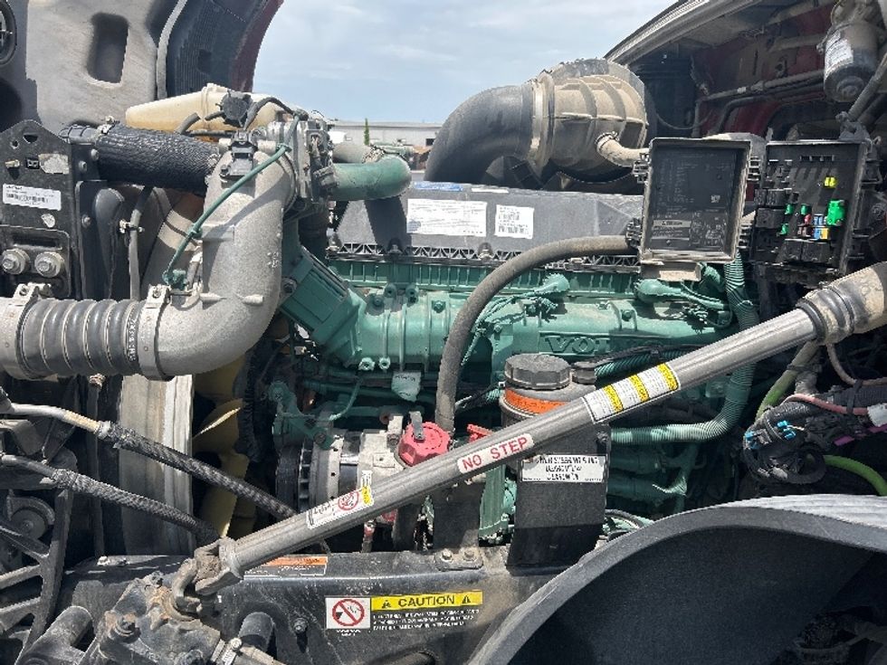 Sleeper Tractor-Heavy Duty Tractors-Volvo-2024-VNL64860-Lowell-AR-345,313\n\t\tmiles-$ 120,750 - Image 20