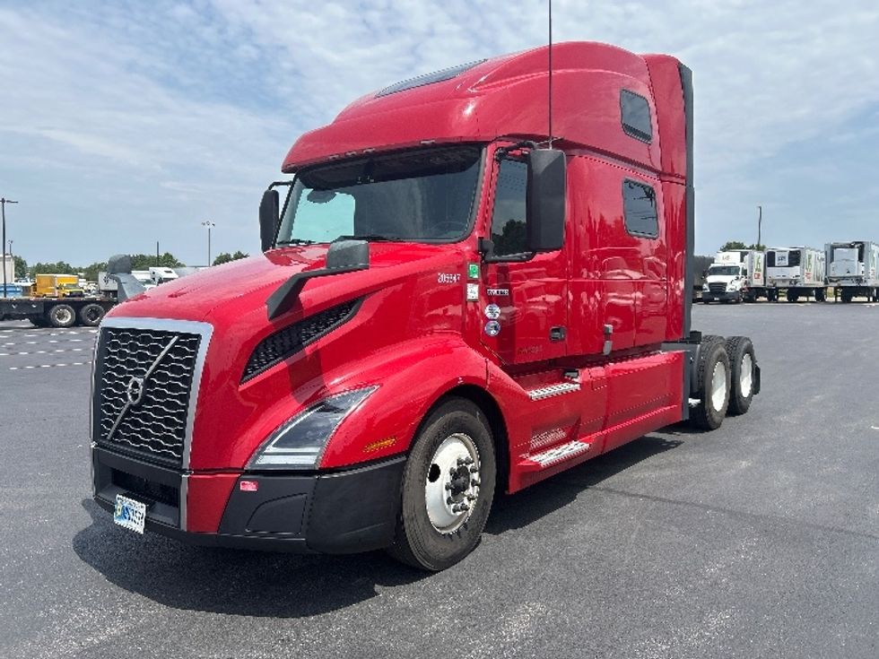 Sleeper Tractor-Heavy Duty Tractors-Volvo-2024-VNL64860-Lowell-AR-345,313\n\t\tmiles-$ 120,750 - Image 3